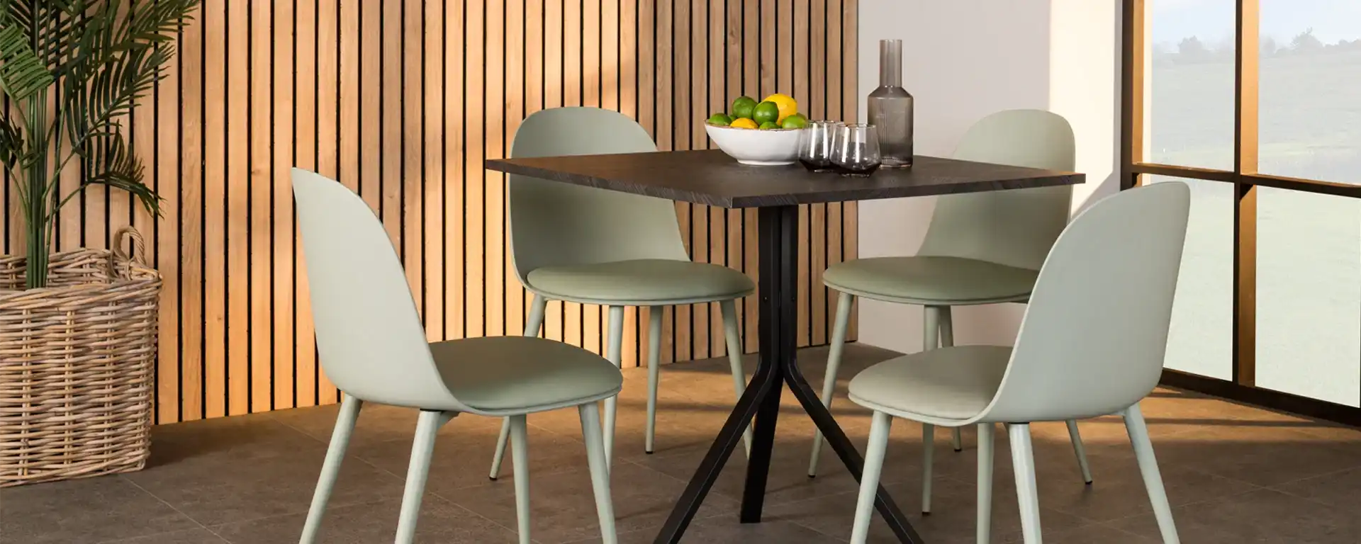 CAFÉ, BUT MAKE IT CHIC