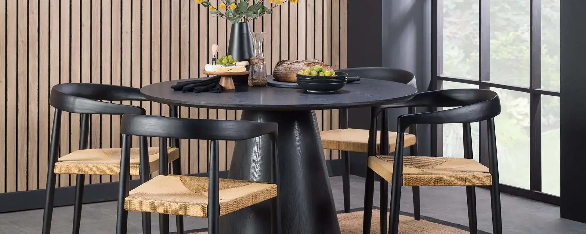BOLD CONTRAST DINING