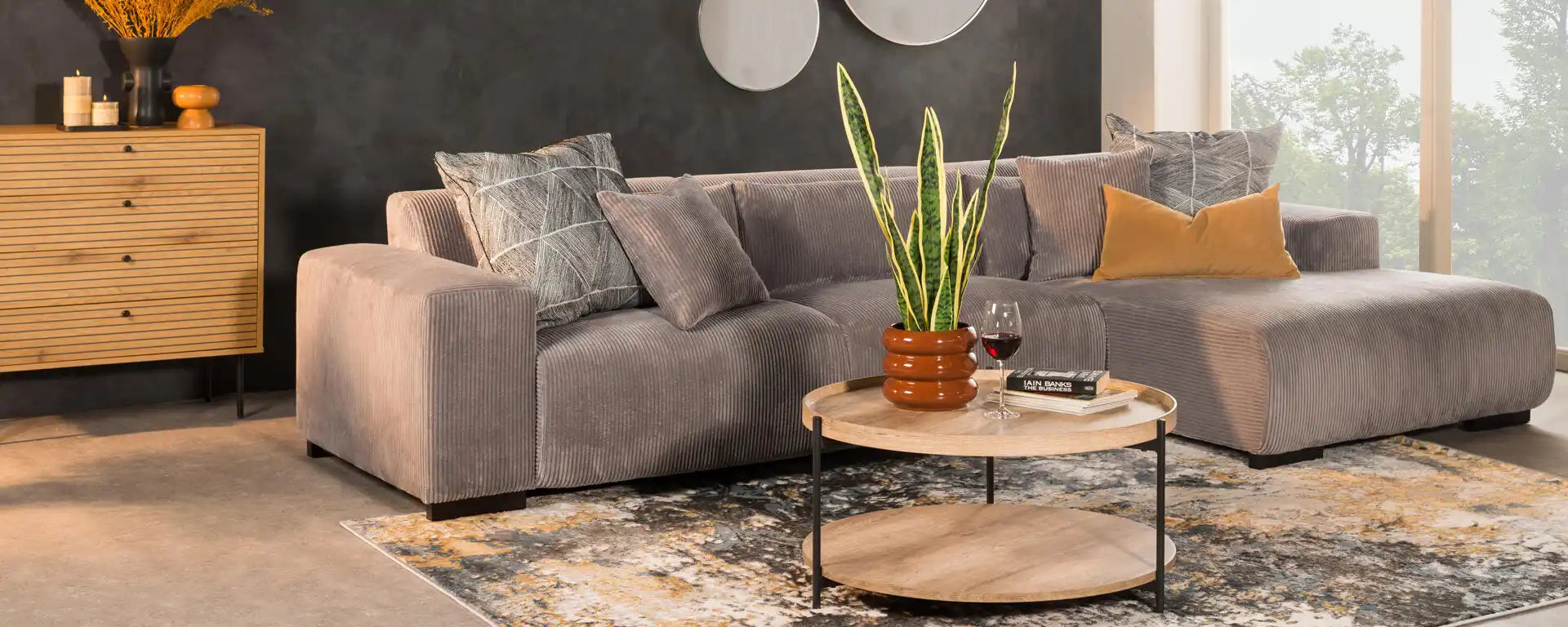 OPULENT OASIS: LUXE LIVING LOUNGE
